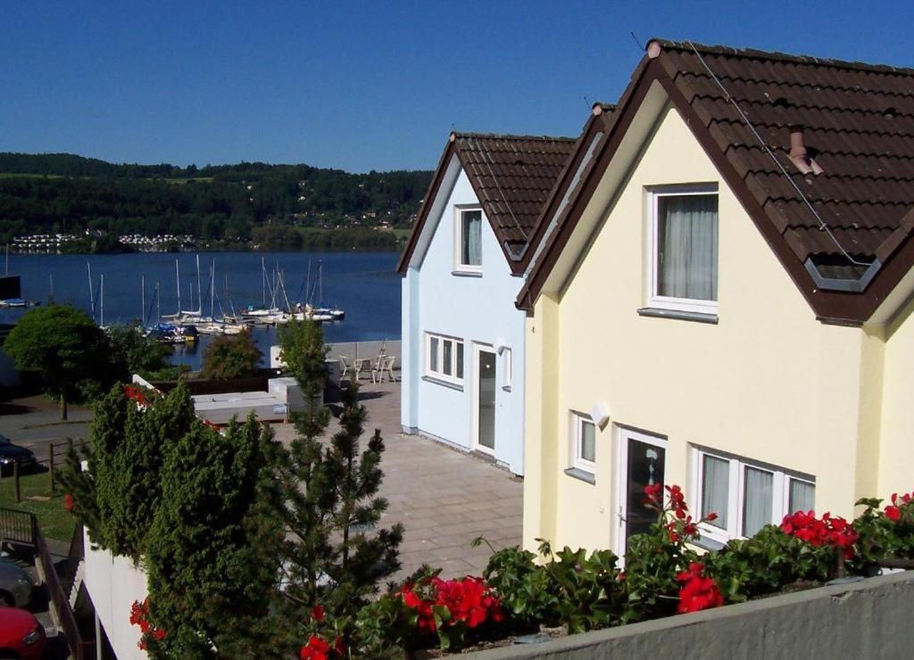Gemutliche 93M2Fewo Mit 2 Schlafzimmern Und Seitlichem Seeblick Vom Balkon Scheid  Buitenkant foto